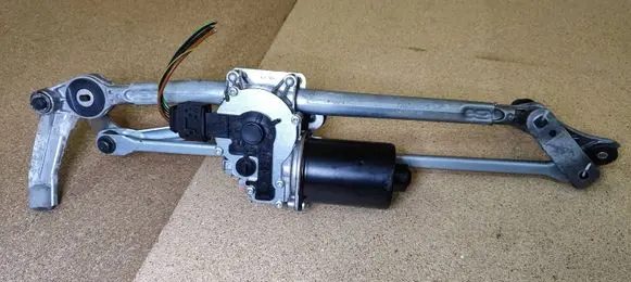 BMW 3 E90 E91 Front wiper linkage and motor 6978264