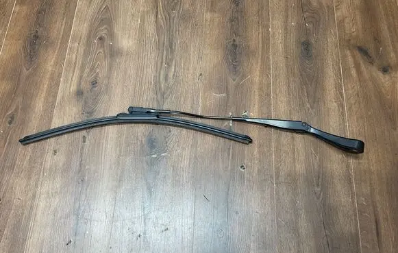 Mercedes-Benz E W213 Front wiper blade arm A2138205302