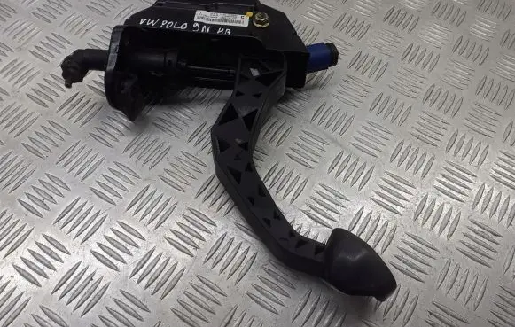 Volkswagen Polo IV 9N3 Accelerator throttle pedal bracket 6Q1721059F