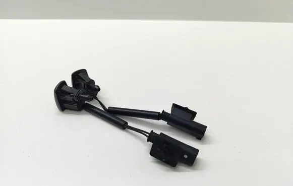 BMW 5 E60 E61 Windshield washer spray nozzle 1378908 7132969