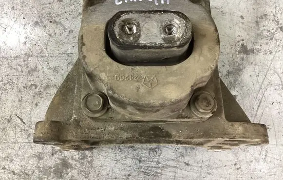 Lancia Thema Engine mount bracket 24269