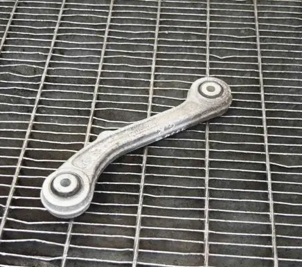 Maserati Ghibli Rear upper control arm/wishbone 670007252