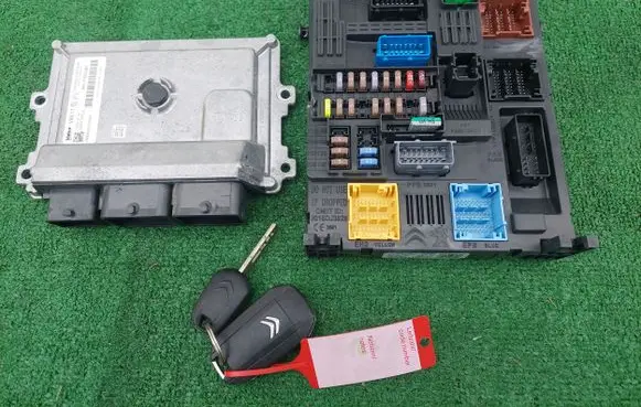 Citroen C4 II Picasso Engine ECU kit and lock set 