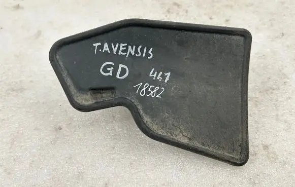 Toyota Avensis T250 Rear mudguard