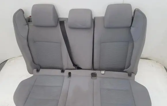 Volkswagen Golf V Second row seats 