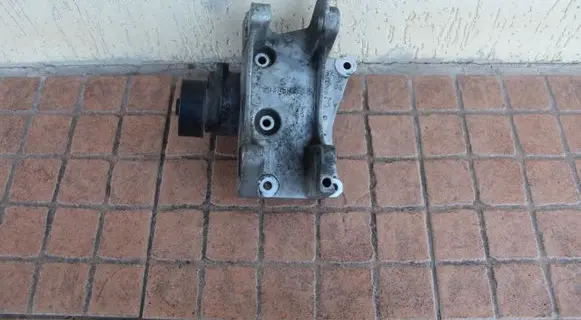 Peugeot 307 Generator/alternator bracket 9636301380