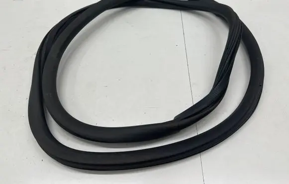 Opel Mokka B Front door rubber seal