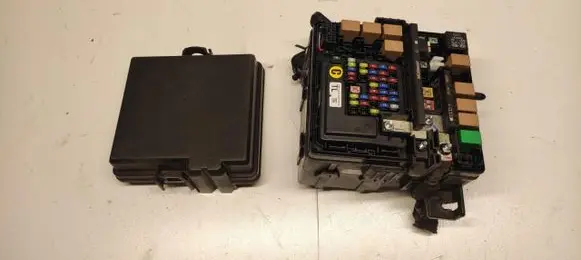 Hyundai Tucson LM Relay mounting block 91453-D7542