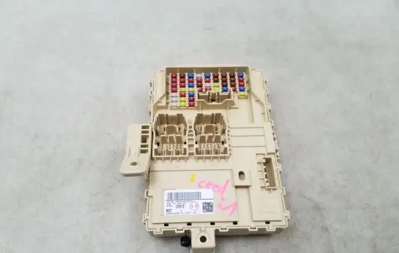 KIA Ceed Fuse module 91950CR070