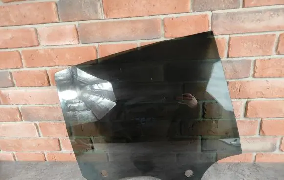BMW 8 G16 Side middle window/glass 7428514