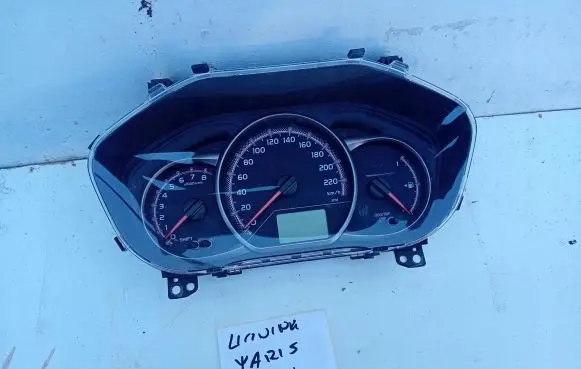 Toyota Yaris Speedometer (instrument cluster) 83800-0U270