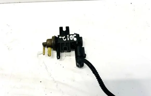 Volkswagen Touran II Turbo solenoid valve gg3cz