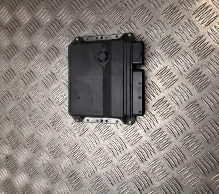 Toyota Avensis T270 Engine control unit/module 8966105L70