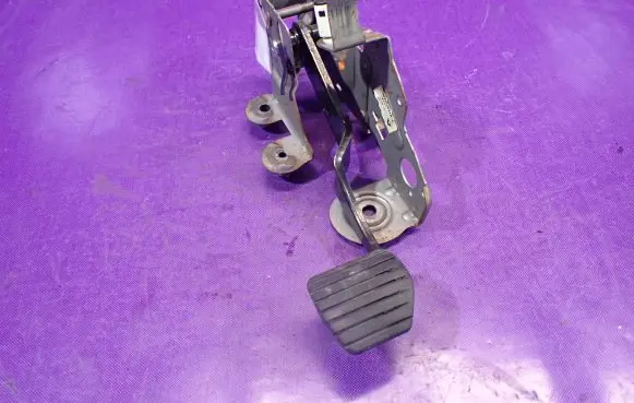 Renault Fluence Brake pedal 465010021R