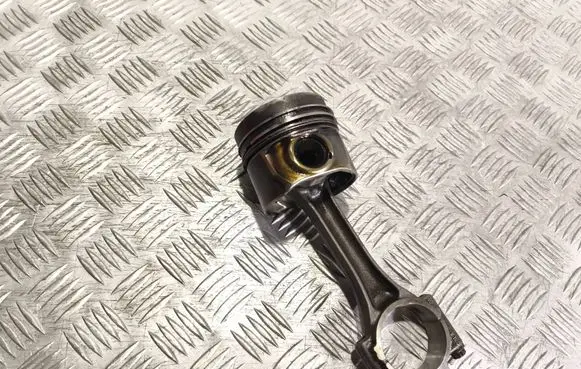 Volkswagen Golf VI Piston with connecting rod 03la
