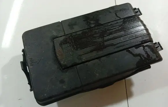 Volkswagen Golf Plus Battery box tray cover/lid 1K0915443C