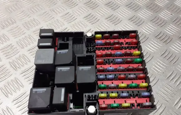 Ford Fusion Fuse box set 6N1T-14401