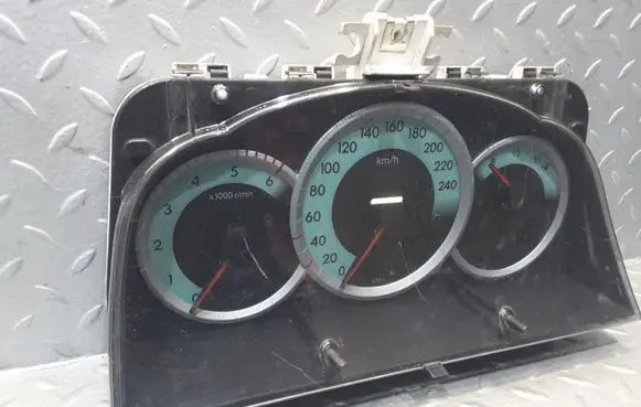 Toyota Corolla Verso E121 Speedometer (instrument cluster) 838000F090 MB2574303100