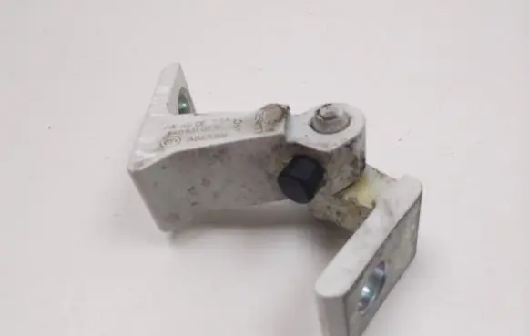 Skoda Octavia Mk3 (5E) Rear door lower hinge 8K0831402E