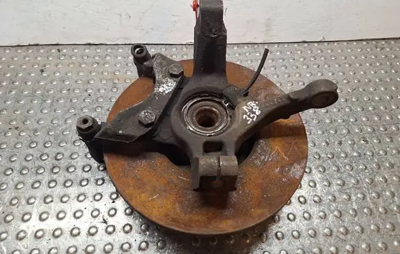 Renault Sandero I Front wheel hub spindle knuckle S25056338 6001548237