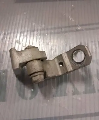 Volkswagen Touran I Front door upper hinge 6Q0831402B