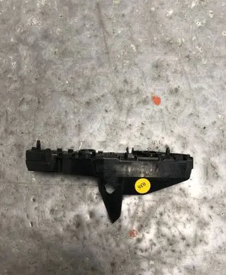 Front bumper mounting bracket