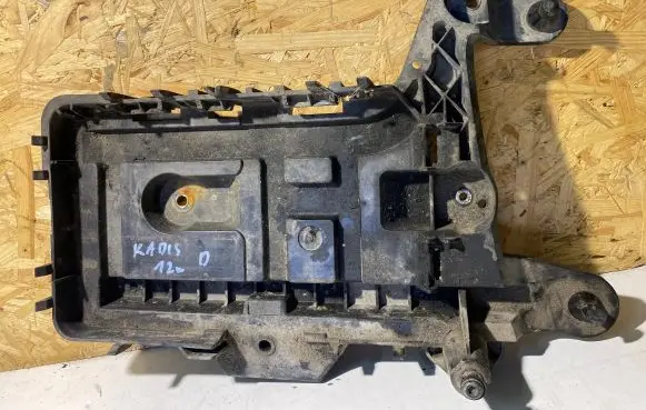 Volkswagen Caddy Battery tray 1K0915333