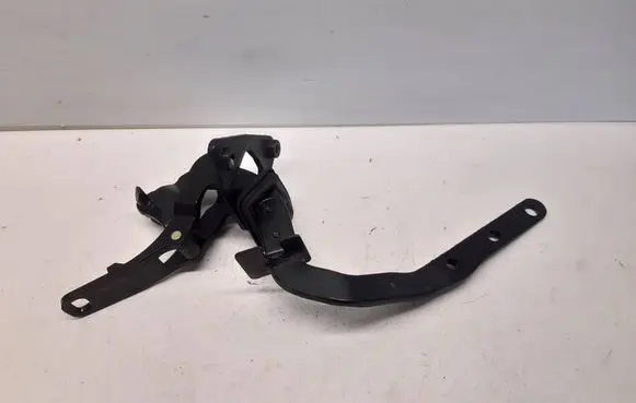 Volvo XC70 Loading door upper hinge 8643137