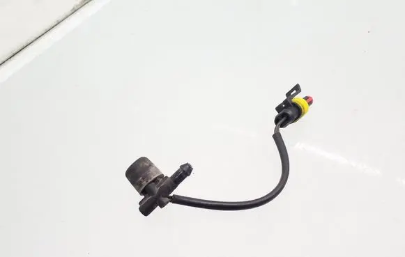 Windshield washer spray nozzle