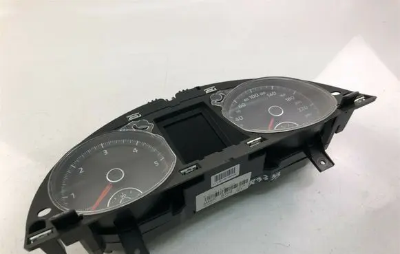 Volkswagen PASSAT B7 Speedometer (instrument cluster) 3AA920870S K3333
