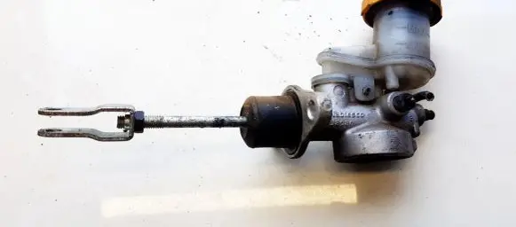 Subaru Outback Master brake cylinder