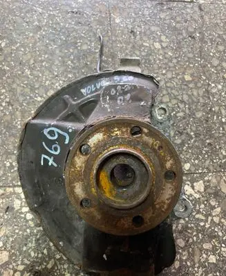 Volvo S60 Front wheel hub