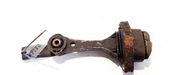 Volkswagen Golf IV Engine mount bracket