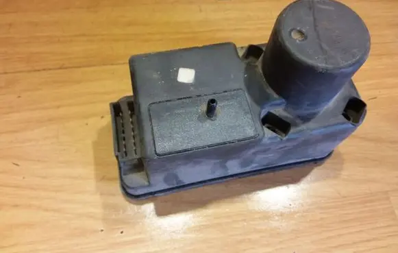 Volkswagen Golf III Central locking vacuum pump 357962257