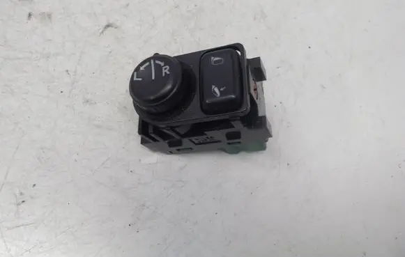 Nissan Qashqai+2 Wing mirror switch