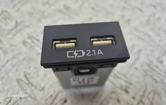 Toyota RAV 4 (XA50) USB socket connector 8553242020 A063704