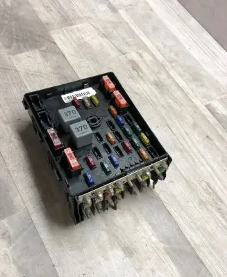 Volkswagen PASSAT B7 Fuse box set 3C0937125 63592777