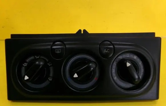Renault Laguna I Climate control unit 9041703027