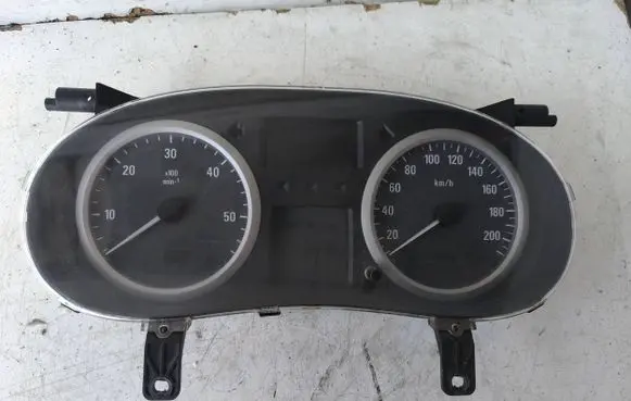 Opel Vivaro Speedometer (instrument cluster) 281157041 NS8685682D P8200459068
