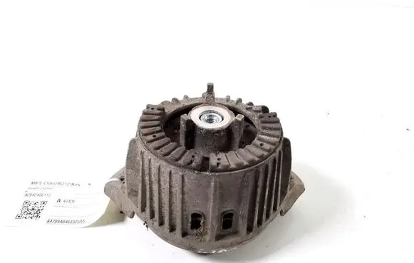 Mercedes-Benz E W212 Engine mount bracket A2042406117