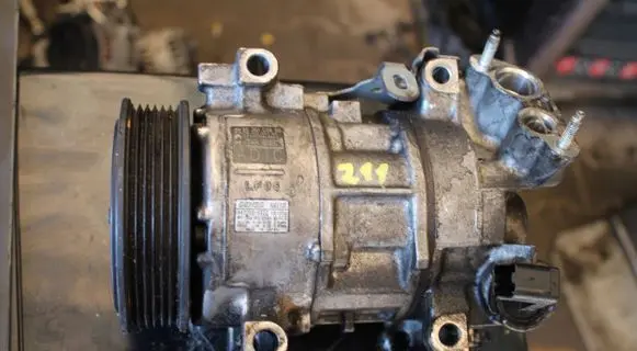 Opel Antara Air conditioning (A/C) compressor (pump) 9830103990