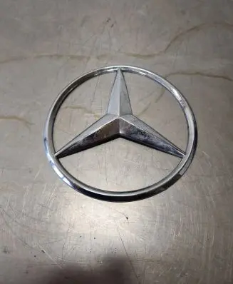Manufacturer badge logo/emblem