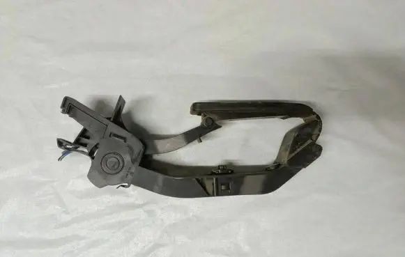 Mercedes-Benz E W211 Accelerator throttle pedal A2113000604 A2113010001