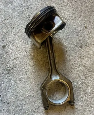 BMW 3 E90 E91 Piston with connecting rod
