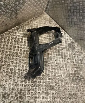Headlight/headlamp mounting bracket