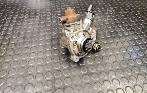 Audi A8 S8 D4 4H Fuel injection high pressure pump 0445010677 059130755CB