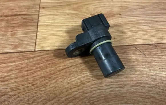 Hyundai Coupe Camshaft position sensor 3935022600