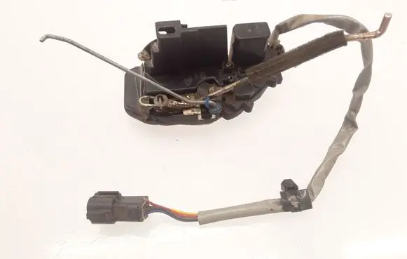 KIA Carens I Front door lock