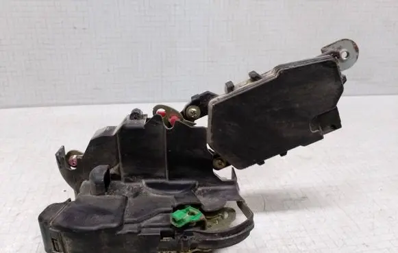 Subaru Legacy Front door lock
