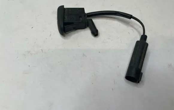 BMW 3 E46 Windshield washer spray nozzle 8362821